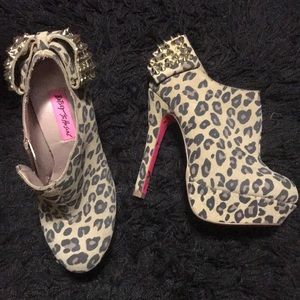 Leopard booties